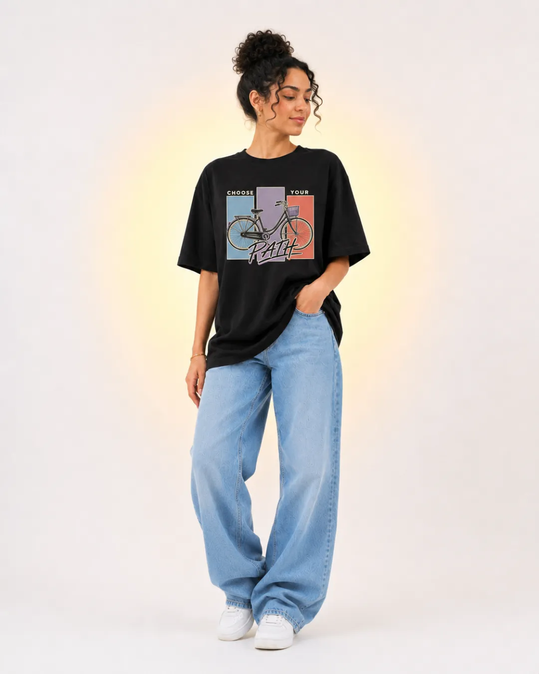 T-shirt Oversize noir avec vélo et citation Choose Your Path sur le devant